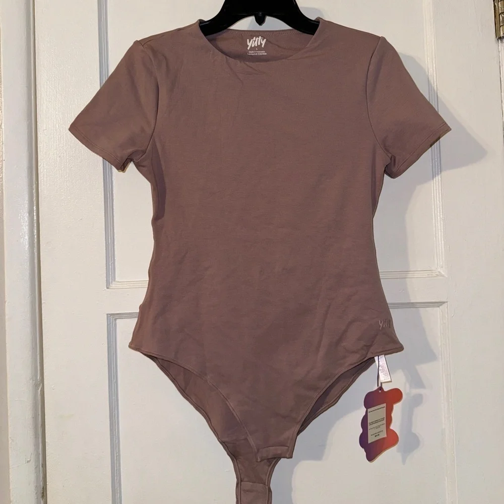 Snug Cotton shirt sleeve brief bodysuit NWT Large